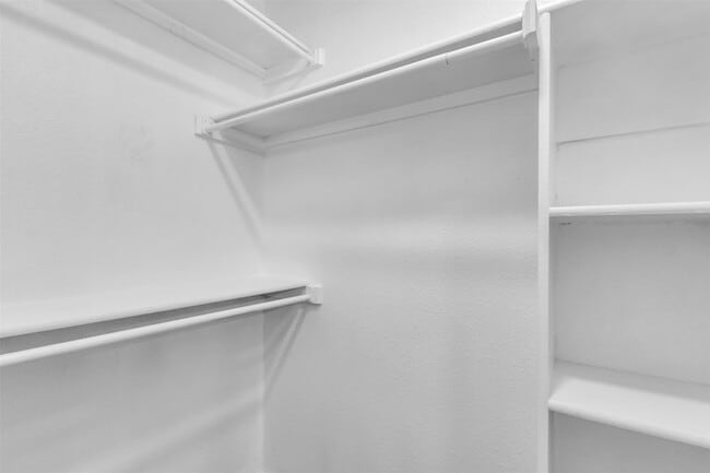 Building Photo - 8691 Pebblebrook Dr