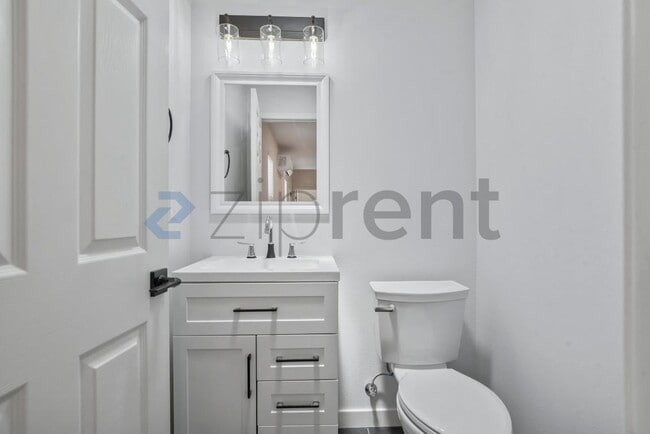 Building Photo - Unit 2