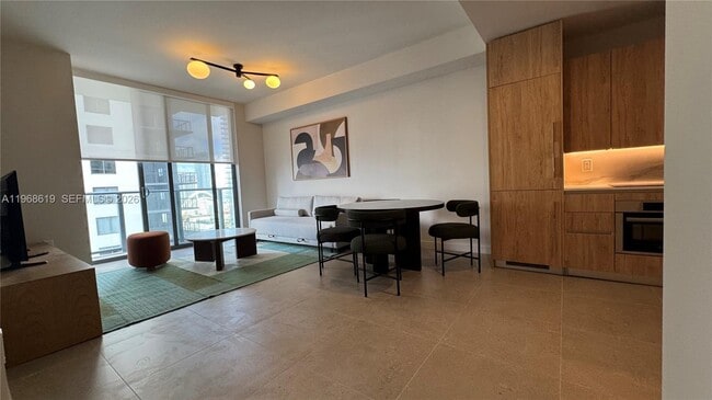 Building Photo - 11 NE 6th St