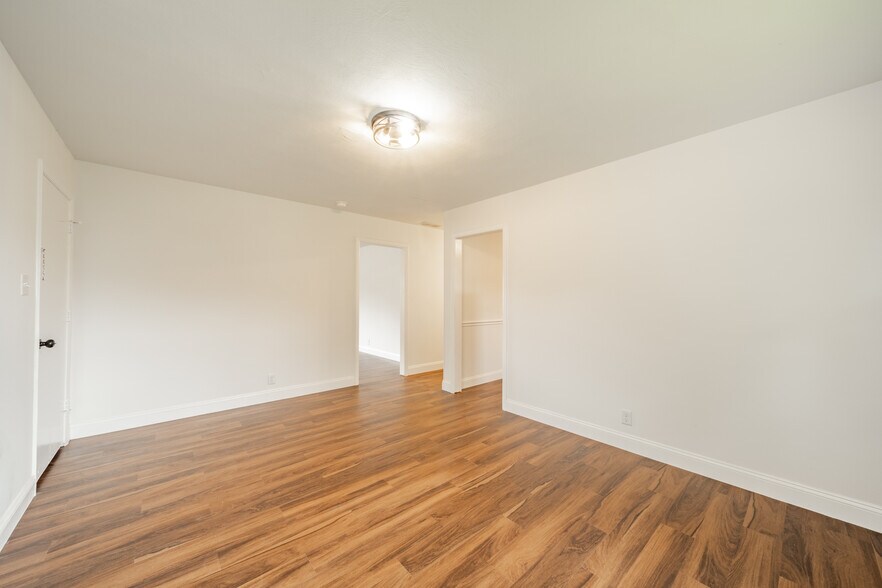 Building Photo - 7847 Southfield Dr