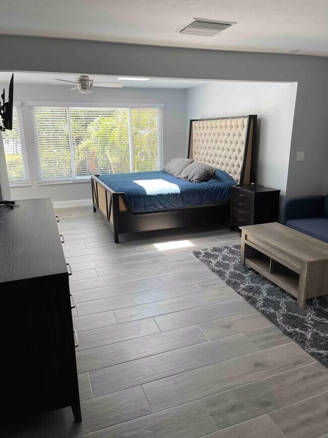 Building Photo - 4 Bed/2 Bath Waterfront Paradise with Pool, Dock & Gulf Access in Baileys Bluff