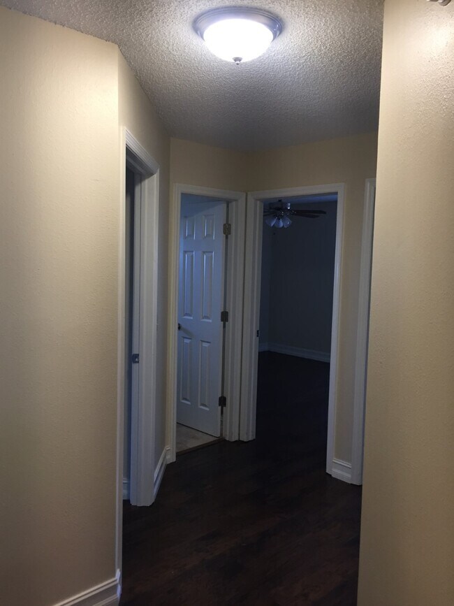 Building Photo - 550 Hassocks Loop