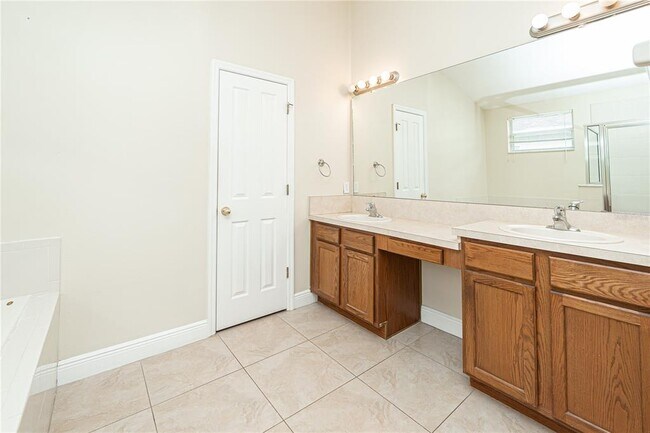 Building Photo - 2709 Lucas Lakes Ln