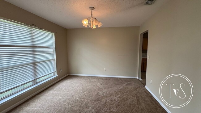Building Photo - RATE DROP ALERT (was $2200/month) and MOVE-IN SPECIAL: 1st FULL MONTH'S RENT FREE*