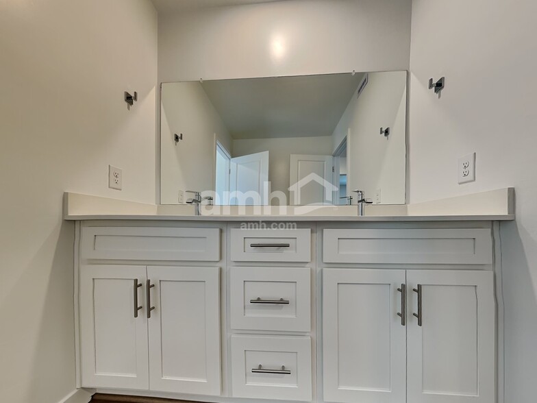 Building Photo - 6536 E Paseo Alga