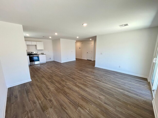 Building Photo - Beautiful New 3 Bedroom Home in the New Ra...