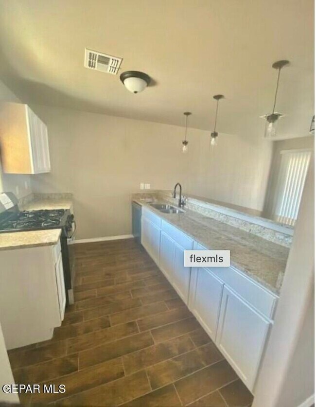 Building Photo - 405 S 7th St