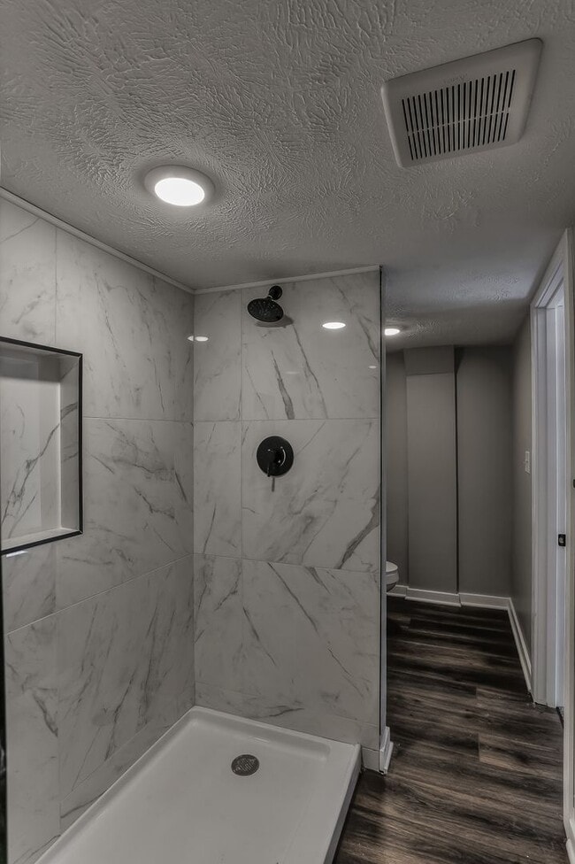 Building Photo - Amazing Aksarben Home