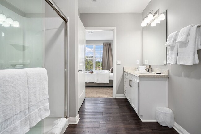 Building Photo - 407 W Rich St