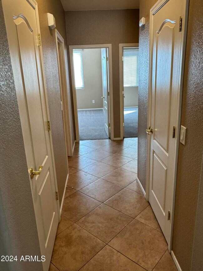 Building Photo - 7206 N 88th Ln