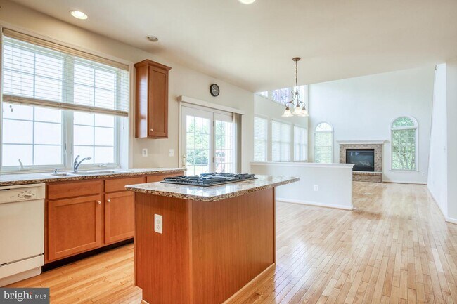 Building Photo - 1001 Meadow Ct