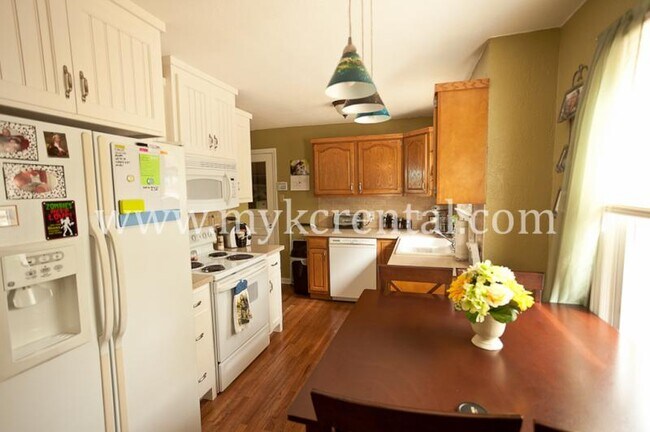 Building Photo - 4916 Juniper Dr