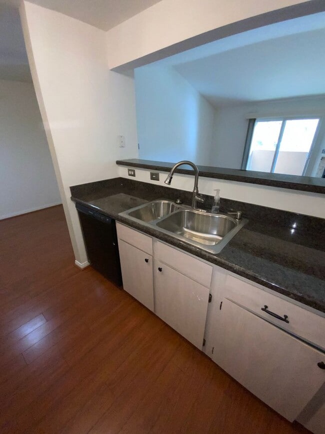Building Photo - BLACK MTN AREA CLOSE TO FREEWAY! Large Henderson Condo in Big Horn Community