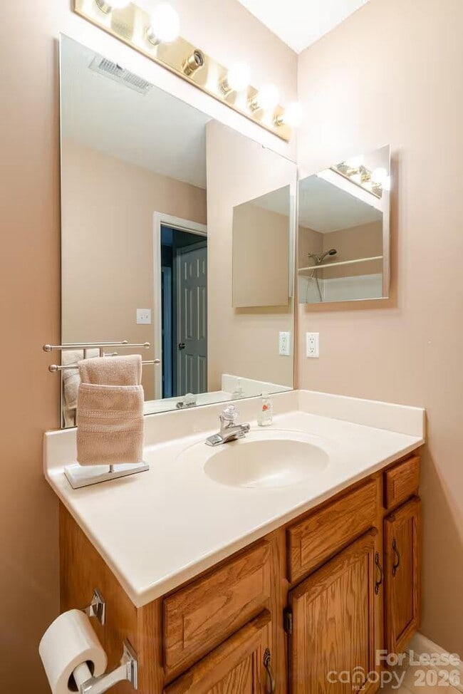 Building Photo - 8263 Southgate Commons Dr