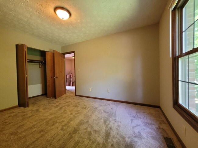 Building Photo - 3 Bedroom, 2.5 Bath Townhouse in Beavercreek!