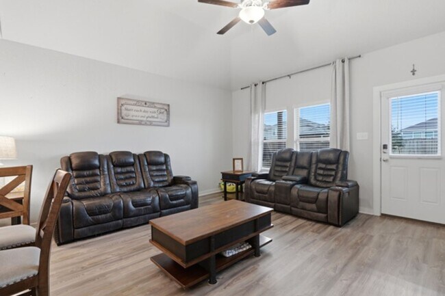 Building Photo - Move in June 2026! Beautiful 4 bd/3.5 bath near Randolph AFB!