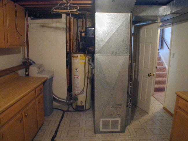 Building Photo - House For Lease
