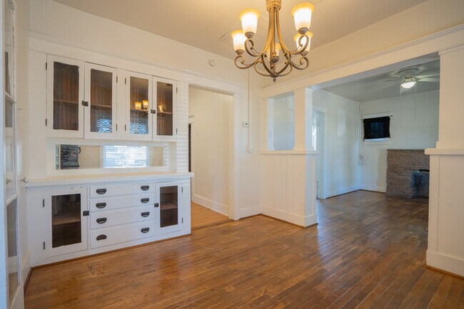 Building Photo - 1001 E Garfield St