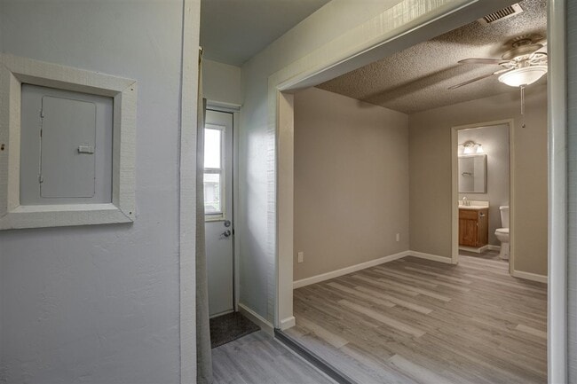 Building Photo - 2 bedroom, 2 bathroom condo for rent in Mo...