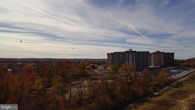 Building Photo - 20930 Valley Forge Cir