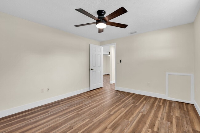 Building Photo - 4233 Mesa Dr