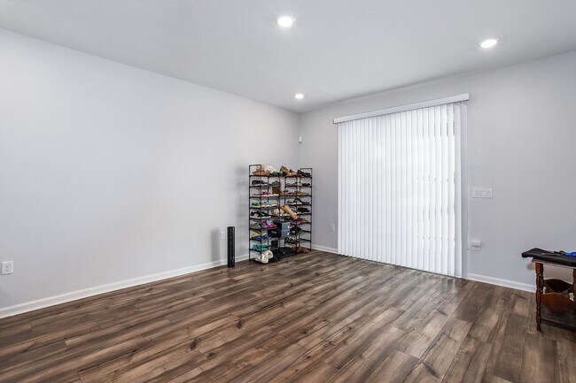 Building Photo - Spacious 3BR Home with Flex Space, Large Backyard & Open Floor Plan