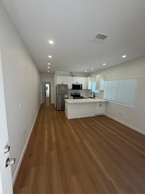 Building Photo - 1307 W 96th St