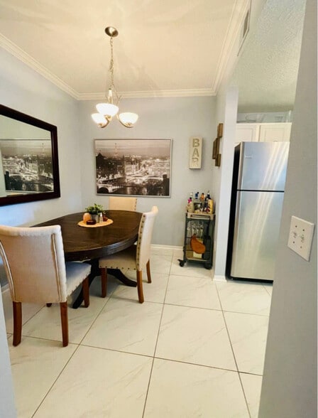 Building Photo - 501 Knights Run Ave