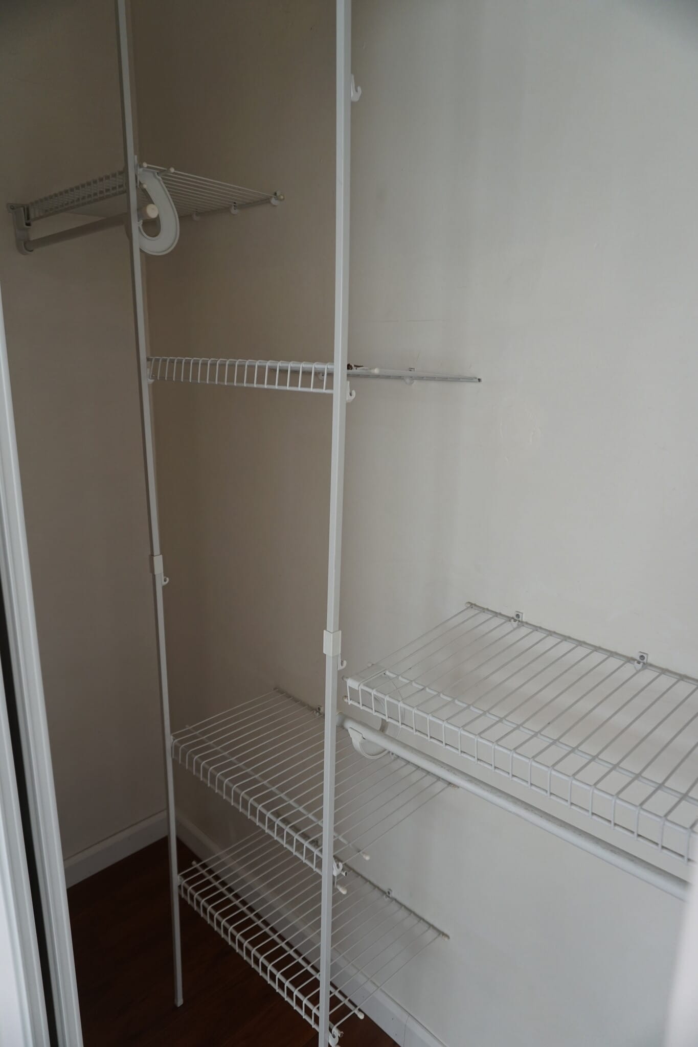 Bedroom 2 closet - 2409 Harriman Ln