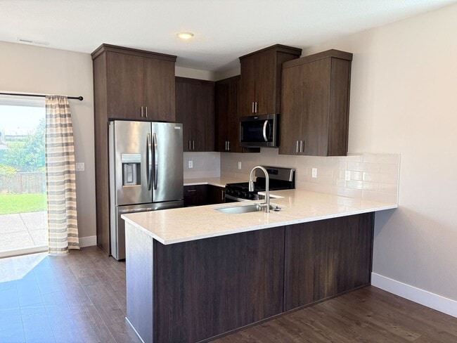 Building Photo - 3 Bedroom, 2.5 Bathroom Home Available in NE Salem!