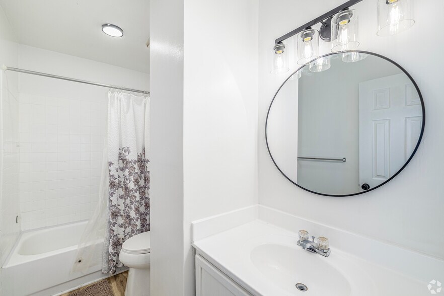 Building Photo - 2654 Gatewood Cir