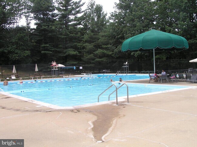 Building Photo - 5817 Cove Landing Rd