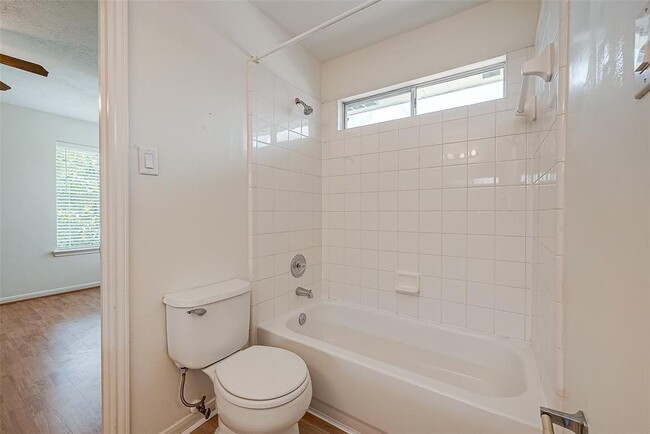 Building Photo - 11706 Meadowchase Dr