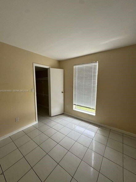 Building Photo - 10383 N Kendall Dr