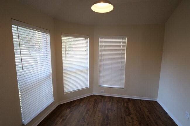 Building Photo - 5042 Oak Stand Ct