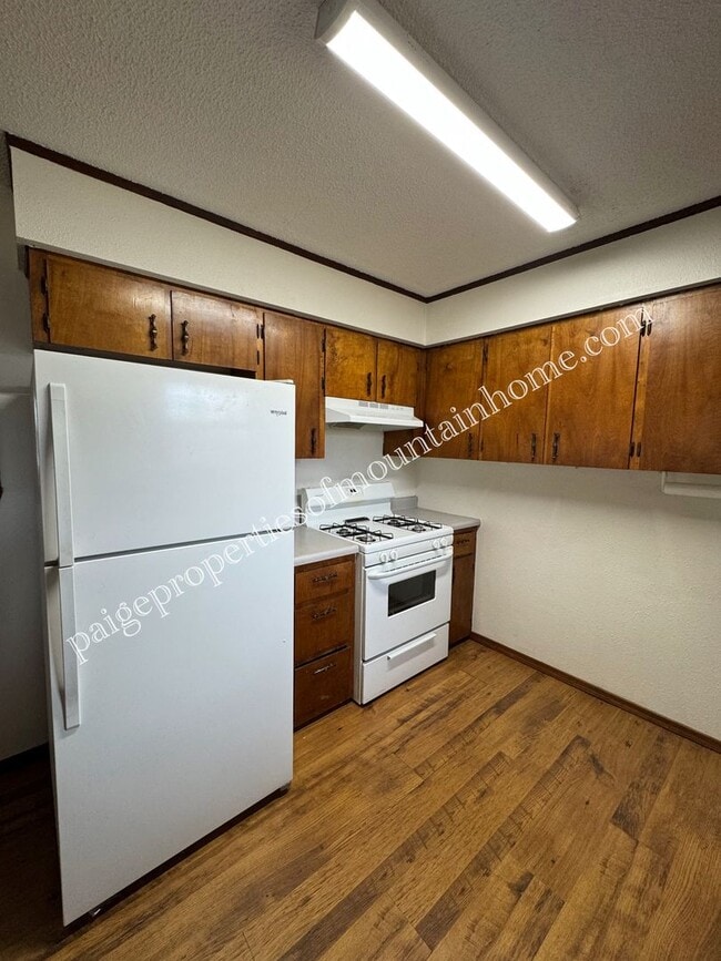 Building Photo - 3 Bedroom, 1 Bath Home on a Corner Lot