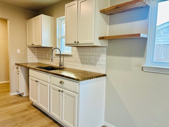 Building Photo - 434 Beverly Dr