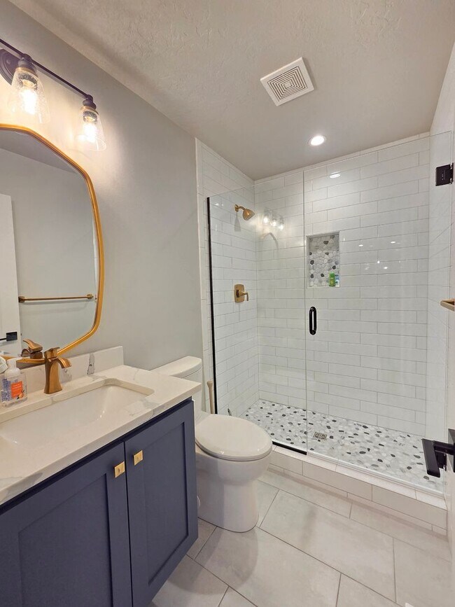 Building Photo - $4,800 - 5 Bed / 3 Bath Custom Built Home w/ Private Sport Court & Golf Green