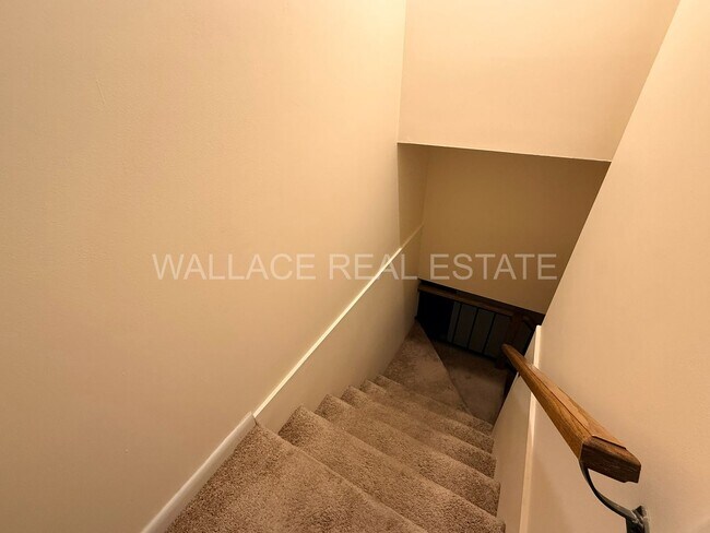 Building Photo - 4 BEDROOM, 3.5 BATHROOM HOME IN BEXHILL!