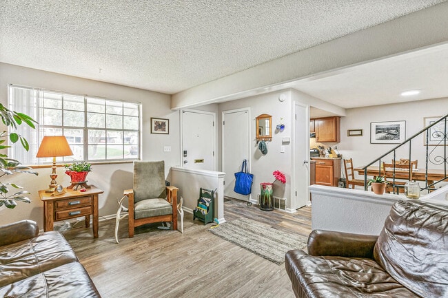 1975 Oak St 4 Lakewood CO-large-003-019-23-1500x1000-72dpi - ORCHARD FLATS