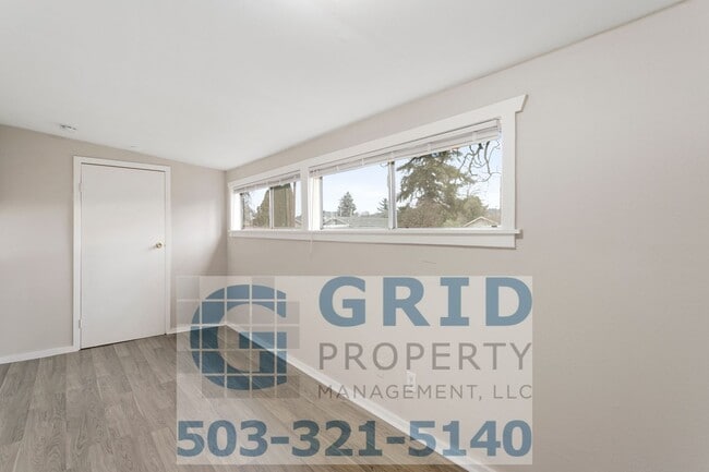 Building Photo - 3 Bedroom Home - Large Corner Lot - SE Portland!