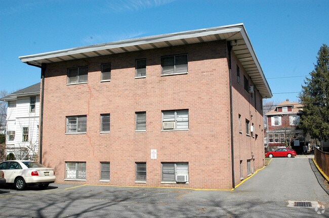 Building Photo - 126 Johnson St