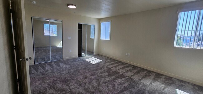 Building Photo - 3839 Woodlawn Ave