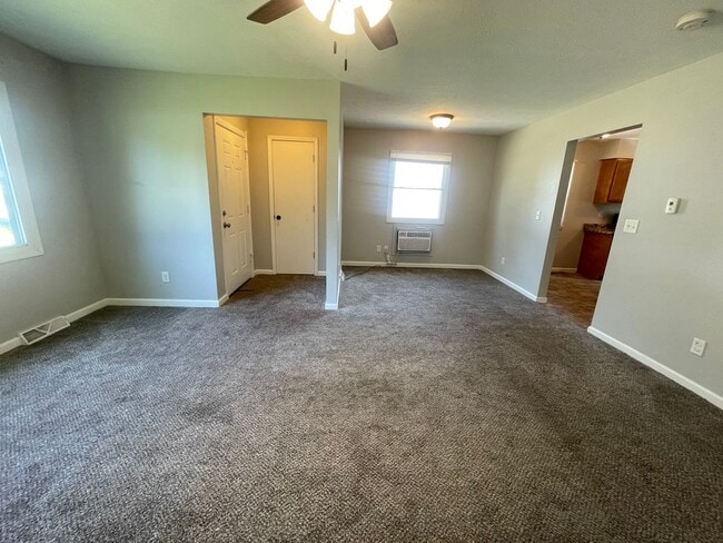 Building Photo - Two Bedroom Duplex on SE Side of Grand Rap...