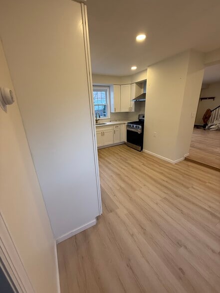 Building Photo - 6 Thomas St