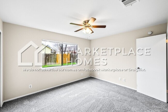 Building Photo - 1001 Greenbriar Loop