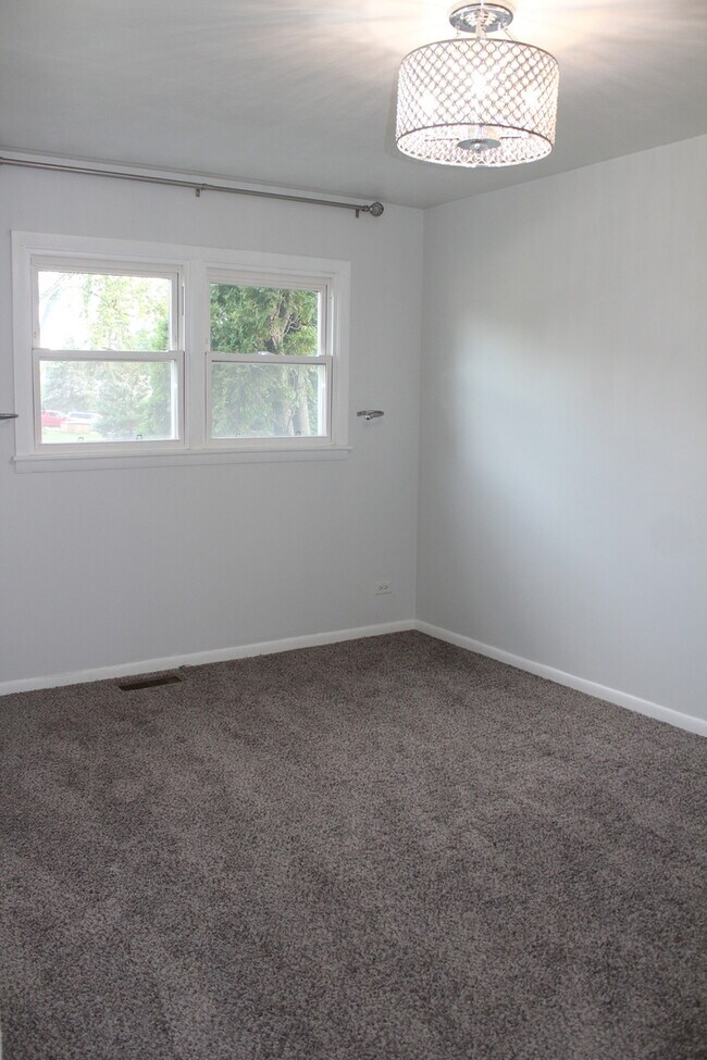 Building Photo - 2510 Ravinia Ln