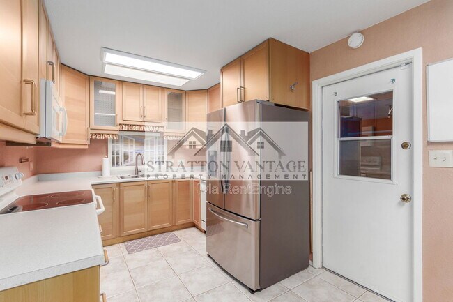 Building Photo - 3345 E University Dr