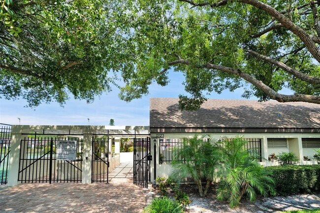 Building Photo - 15217 W Pond Woods Dr