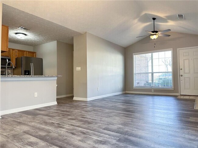 Building Photo - 2661 Laurel Ln NW